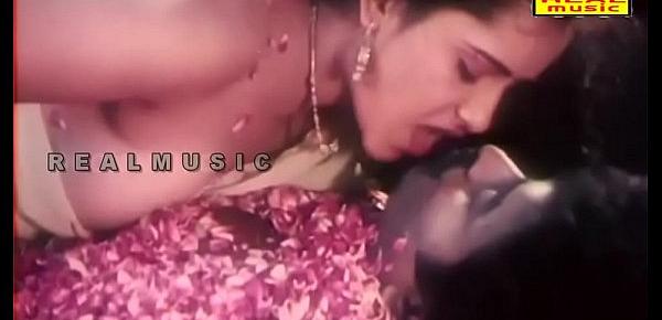  Mallu Reshma Aunty Nipple and lips Sucking..you will CUM